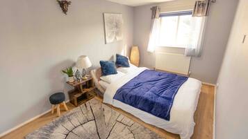 3 bedrooms, iron/ironing board, WiFi, bed sheets
