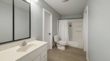 Dusche, Handtücher, Seife, Toilettenpapier