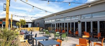 3 Bed Caravan - Sleeps 8 - Pets - Garden - Parking