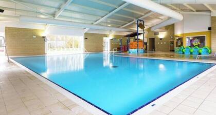 3 Bed Caravan - Sleeps 8 - Pets - Garden - Parking