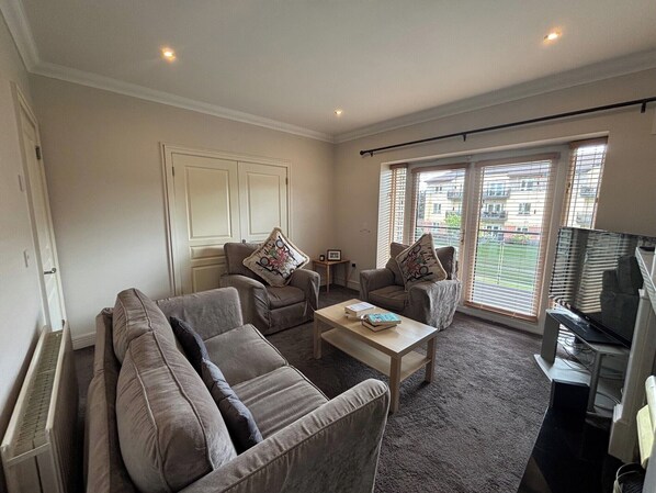 TV, fireplace, stereo