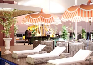 2 buitenzwembaden, parasols bij het zwembad en ligstoelen