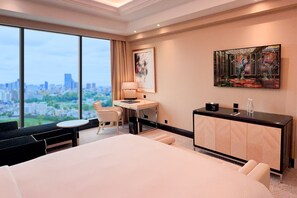 Egyptian cotton sheets, premium bedding, in-room safe, desk - The Trans Luxury Hotel Surabaya (Surabaya)