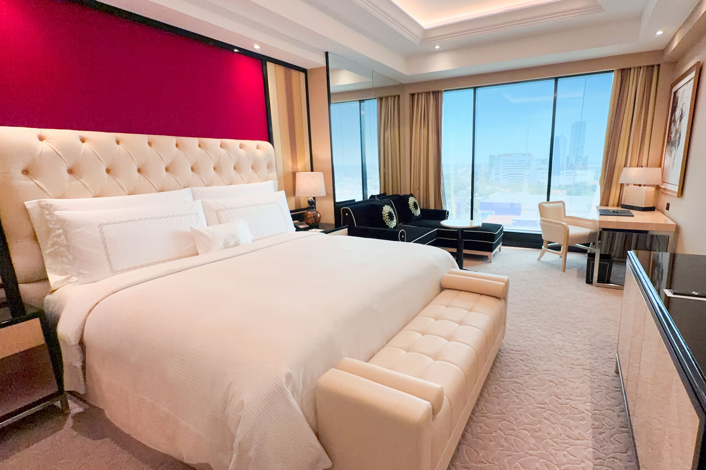 Egyptian cotton sheets, premium bedding, in-room safe, desk