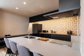 雪櫃、微波爐、洗碗機、攪拌機