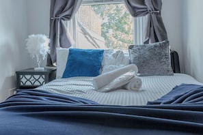 2 habitaciones, tabla de planchar con plancha, wifi y ropa de cama