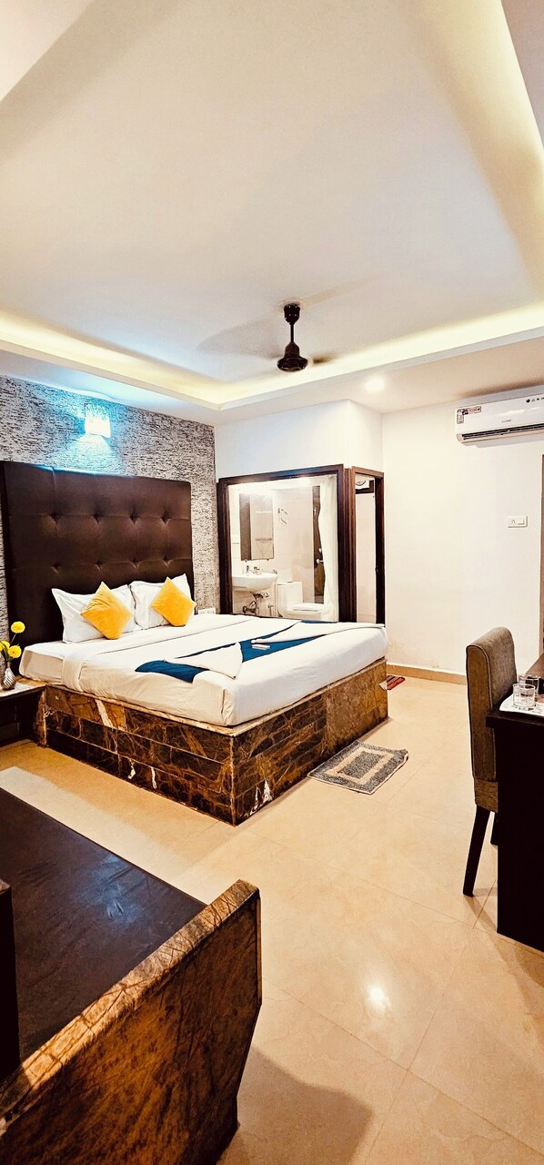 Deluxe Double Room, Balcony, Pool View
