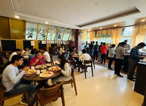 Daily buffet breakfast for a fee - Candolim Sands (Candolim)