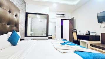 Habitación Deluxe doble, balcón, vistas a la piscina | Wifi gratis