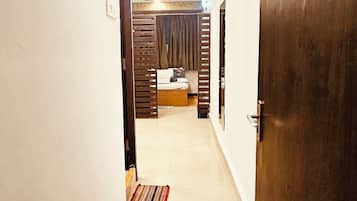 Quarto casal luxo, sacada, vista para a piscina | Wi-Fi de cortesia