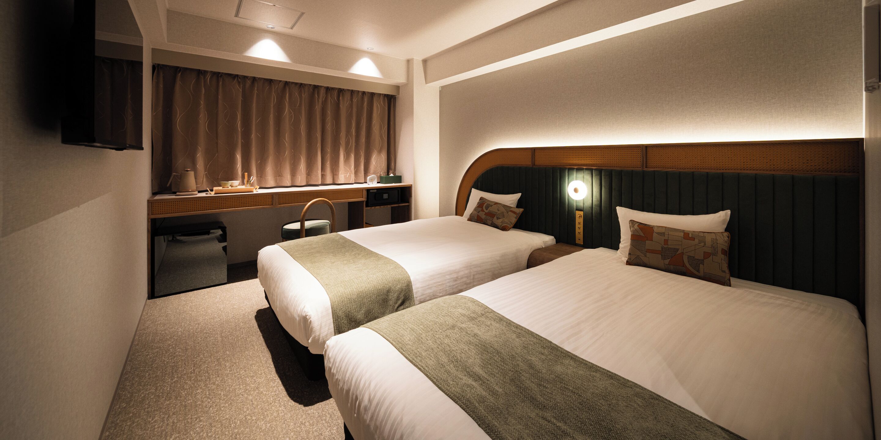 Quarto duplo standard | Cofres nos quartos, escrivaninha, cortinas blackout