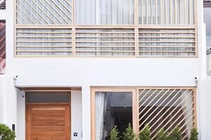 المنشأة من الخارج