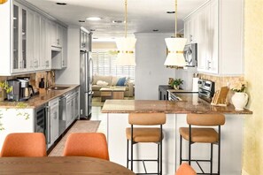 冰箱、微波炉、烤箱、炉灶