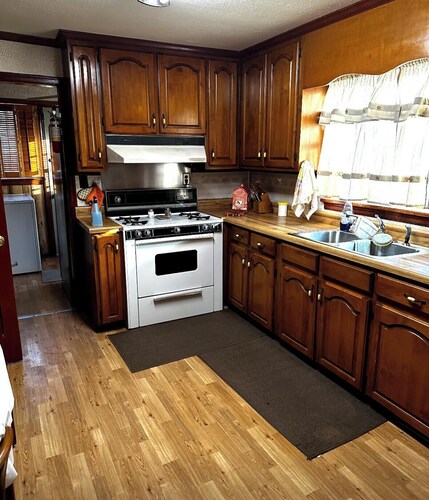 Modern Country Living in Historic Tuskegee in the city Limits.