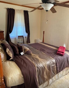 2 bedrooms, iron/ironing board, WiFi, bed sheets