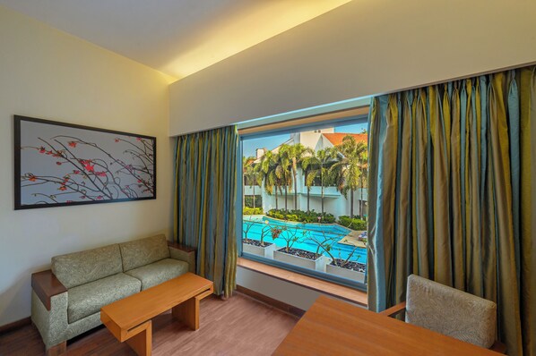 Deluxe Double Room, Balcony, Golf View