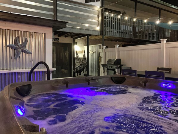 Terrace/patio - Stylish Family-Friendly Townhome: Steps to Beach+hot tub+king bed (Panama City Beach)