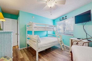 2 bedrooms, iron/ironing board, Internet, bed sheets - Gorgeous coastal condo with shared pool, Beach access & Close to shopping (Miramar Beach)