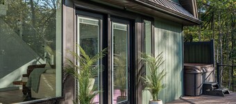 Sleeps 8, hot tub, brand new, secluded, Amish Country