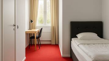 Single Room | Bathroom | Shower, free toiletries, towels, soap