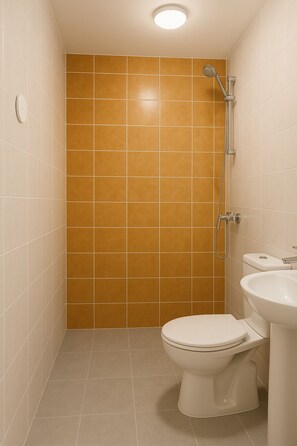 Single Room | Bathroom | Shower, free toiletries, towels, soap