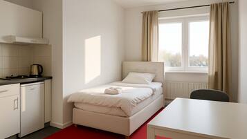 Single Room | Laptop workspace, free WiFi