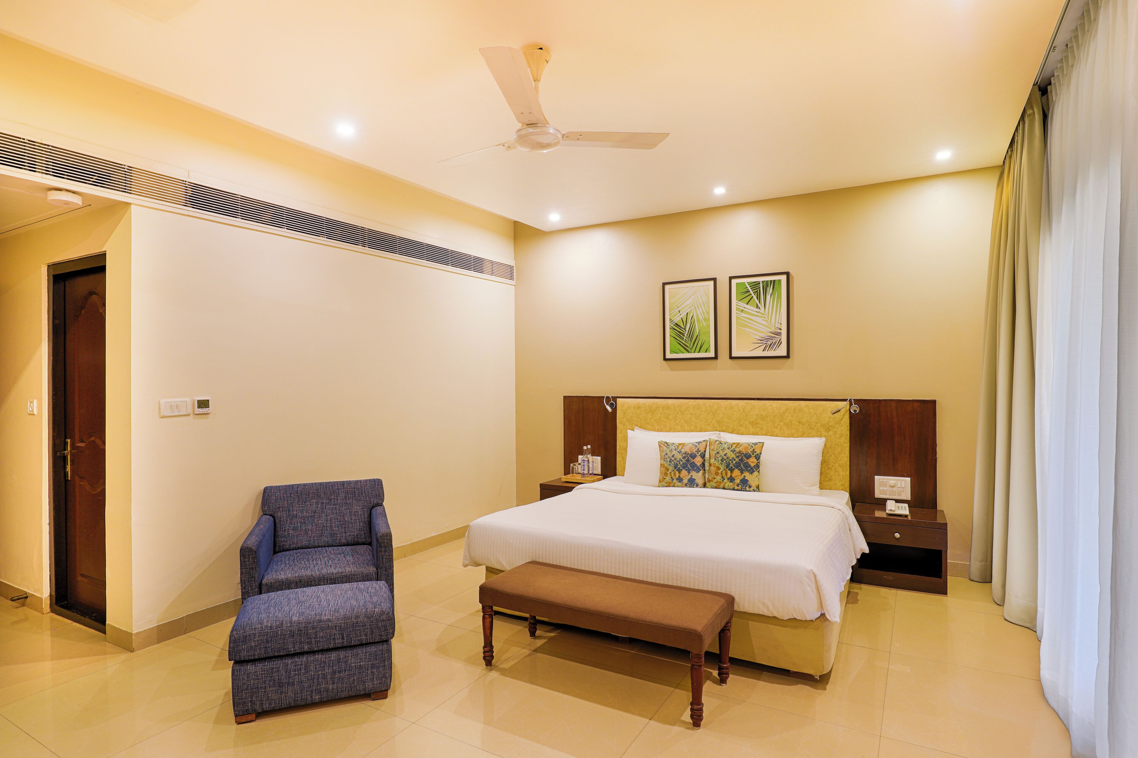 Club Room, Garden View | Iron/ironing board, free WiFi