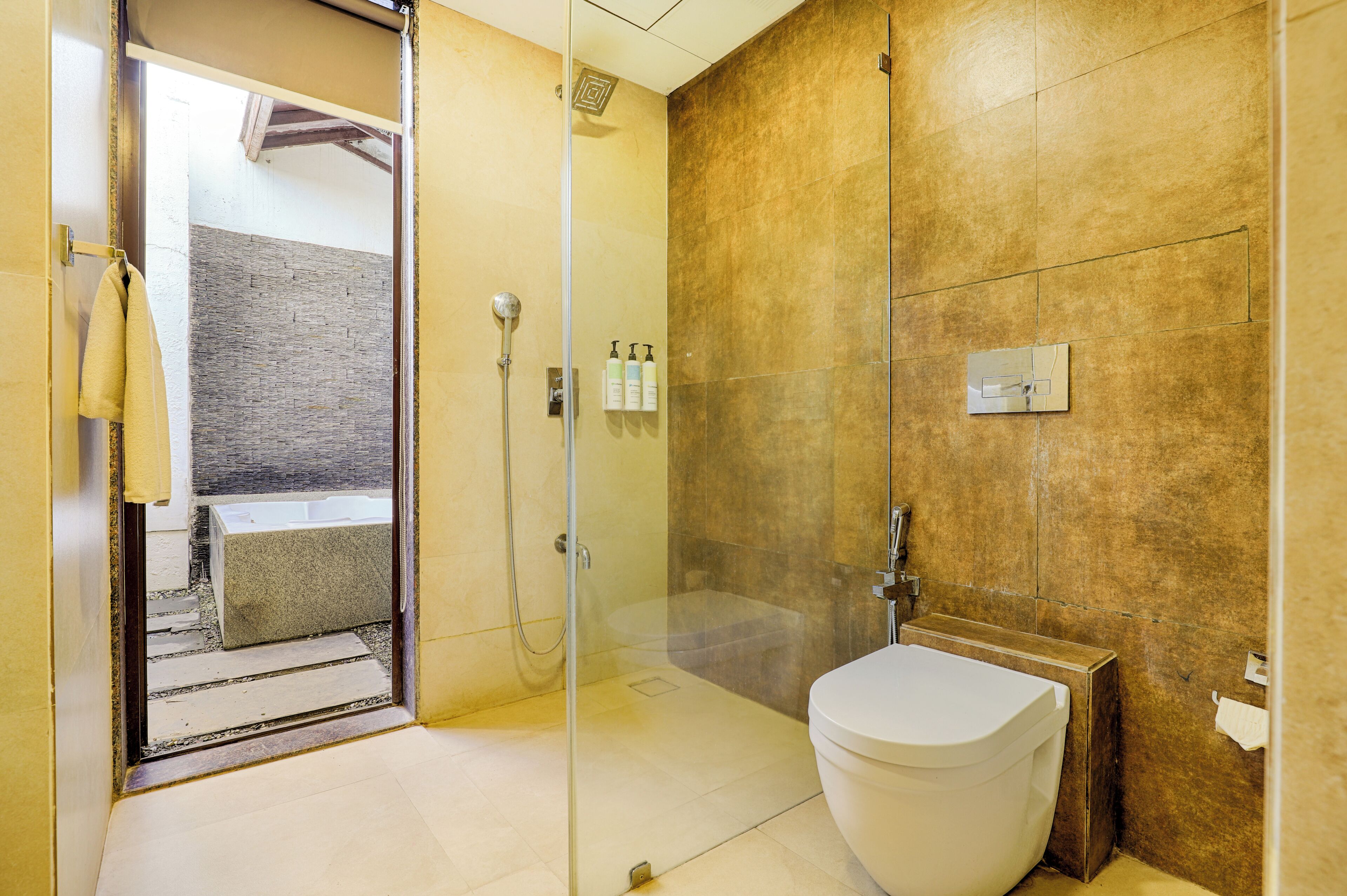 Vila real, vista para a piscina | Banheiro | Secador de cabelo, toalhas de banho, sabonete, shampoo