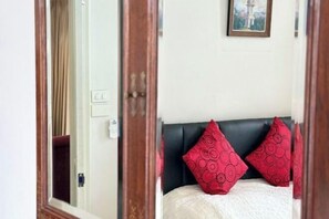Room - Samsen Suites (Bangkok)