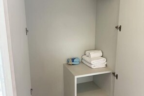 Room - Samsen Suites (Bangkok)