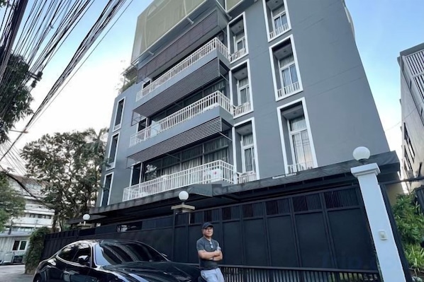 Unclassified image, 1 of 10, button - Samsen Suites (Bangkok)