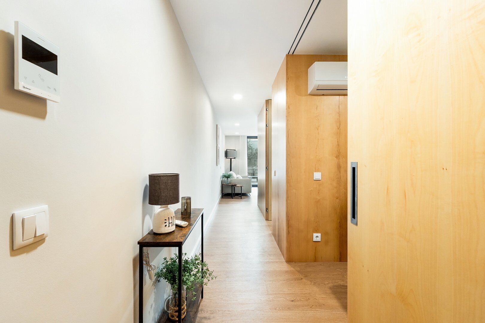 المنشأة من الداخل