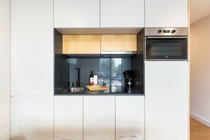 Refrigerador, horno, parrilla de estufa y lavavajillas 