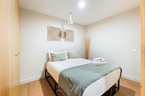 1 habitación, tabla de planchar con plancha, internet y ropa de cama 