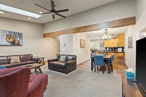 Smart TV, fireplace - 2520 Kinnikinnick Rd (Vail)