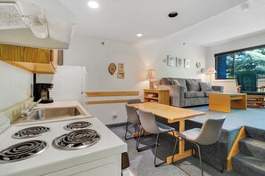 Microwave, oven, stovetop, coffee/tea maker