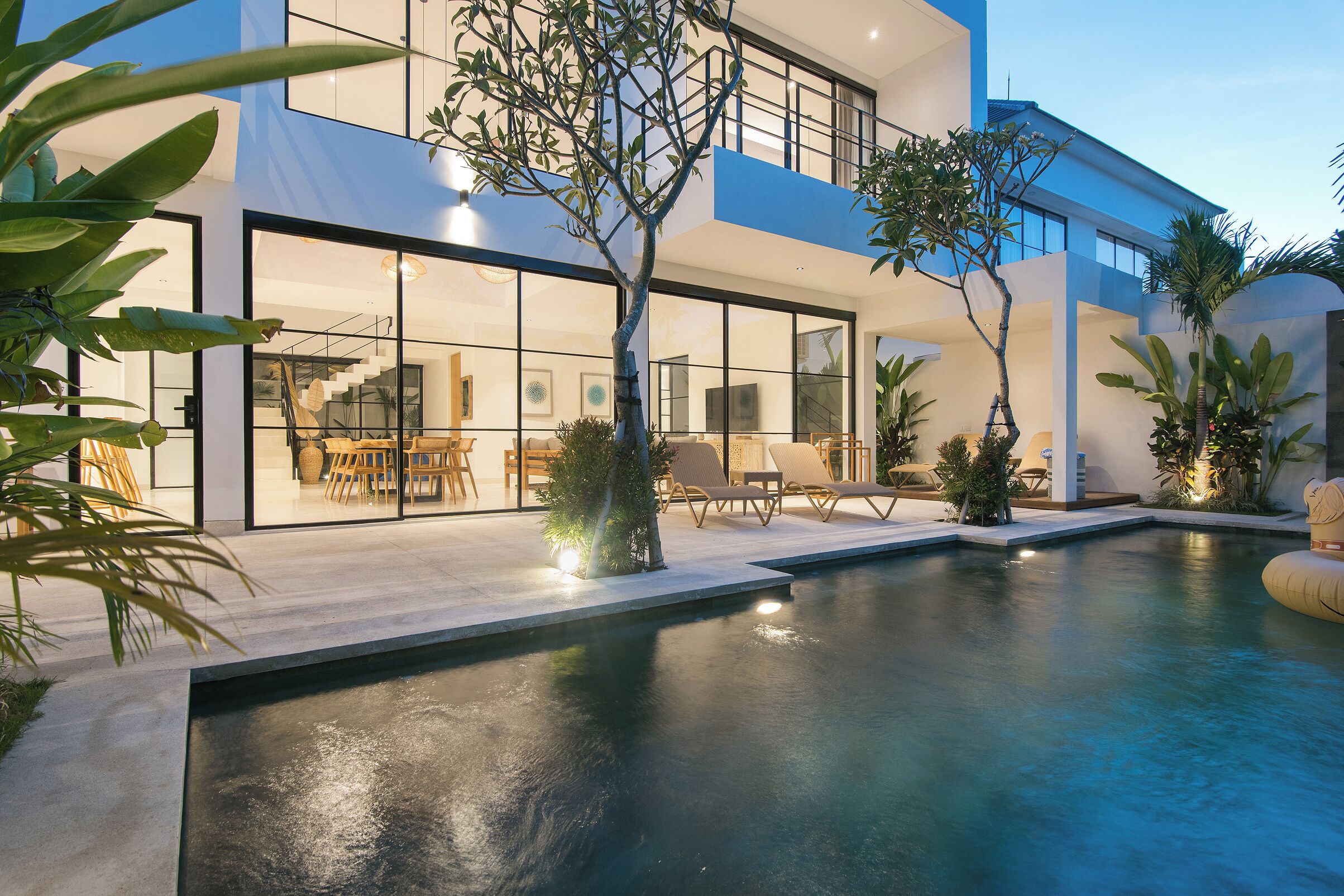 خزنة داخل الغرفة وستائر تعتيم ومكواة/لوح كي وواي فاي مجانًا