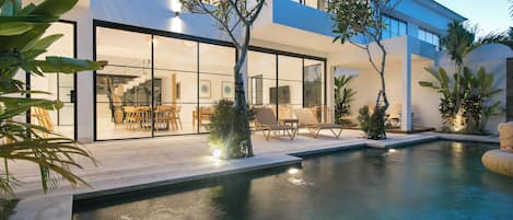 In-room safe, blackout curtains, iron/ironing board, free WiFi