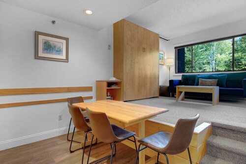 Sunday River Ski in/Ski out Condo- Brookside II A-111