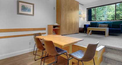 Sunday River Ski in/Ski out Condo- Brookside II A-111