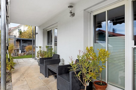 Terrasse/Patio. Apartment 'Ketterer' mit Terrasse, Garten und WLAN