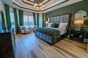 4 bedrooms, desk, iron/ironing board, WiFi