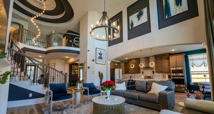 Luxury Getaway w/ Pool, Sauna, Gym & Lagoon