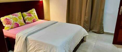 1 bedroom, iron/ironing board, WiFi, bed sheets