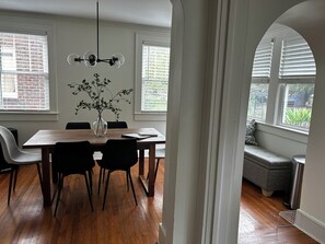 Dining - Charming 3-bedroom house with AC in perfect Charleston (Charleston)
