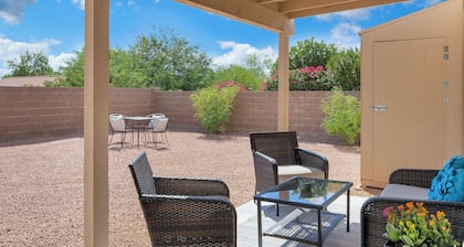 Delightful Vacation Home - Trails, Golf & Dining!