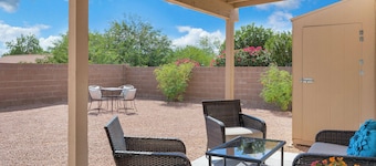 Delightful Vacation Home - Trails, Golf & Dining!