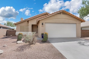 Exterior - Delightful Vacation Home - Trails, Golf & Dining! (Marana)