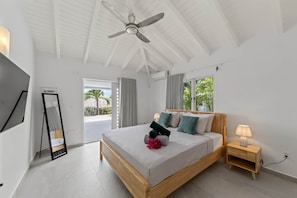 3 bedrooms, in-room safe, iron/ironing board, WiFi