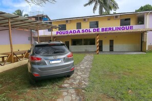 Bãi đậu xe tự phục vụ miễn phí